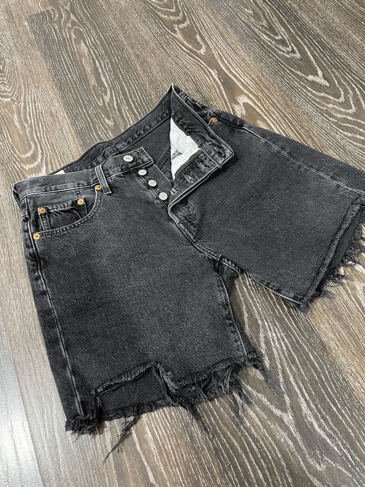 Женские джинсовые шорты Levi’s