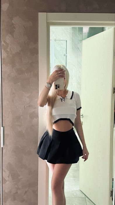 Чорна міні-спідниця