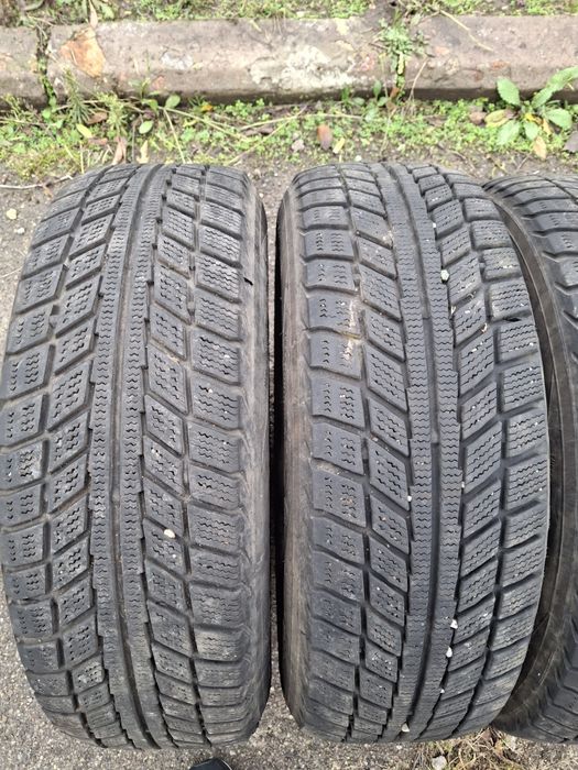 Продам зимнюю резину 195/65r15