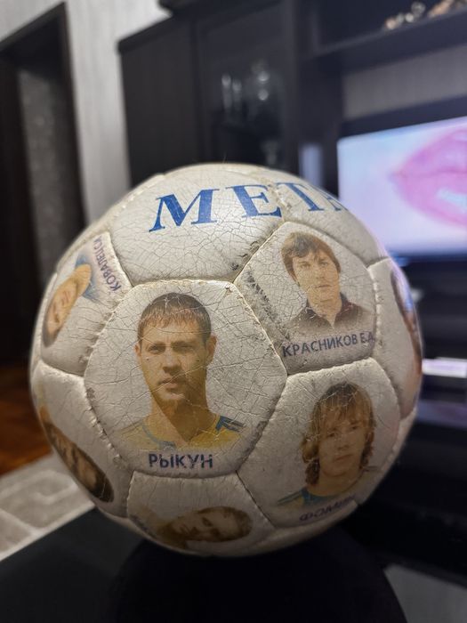 Продам футбольный мяч "Металлист"