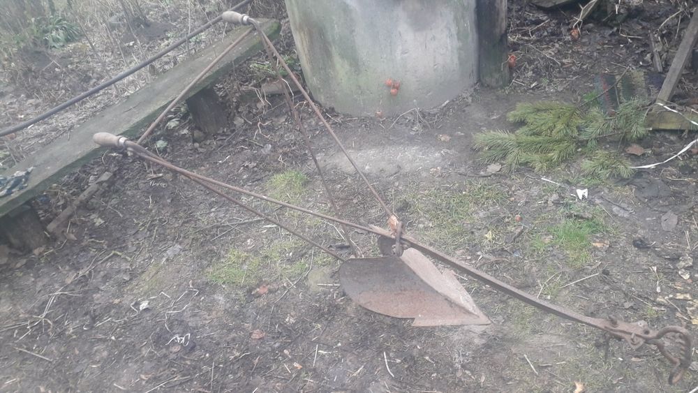 Продам два плуги та окучник до коня.