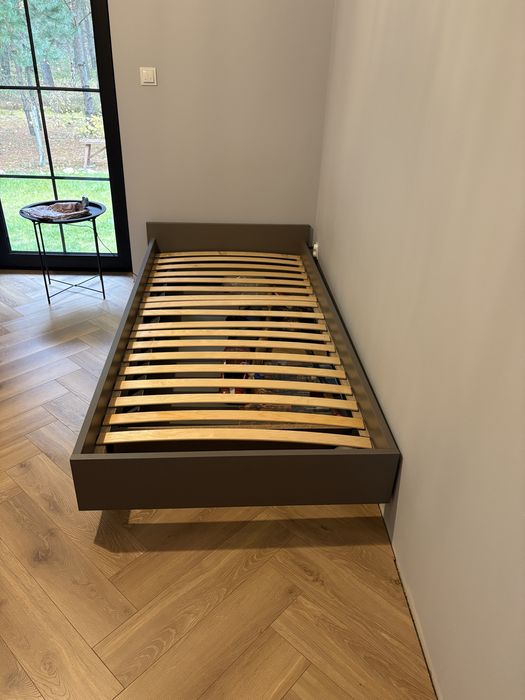 Oddam lozko plus zaglowek w kolorze lozka