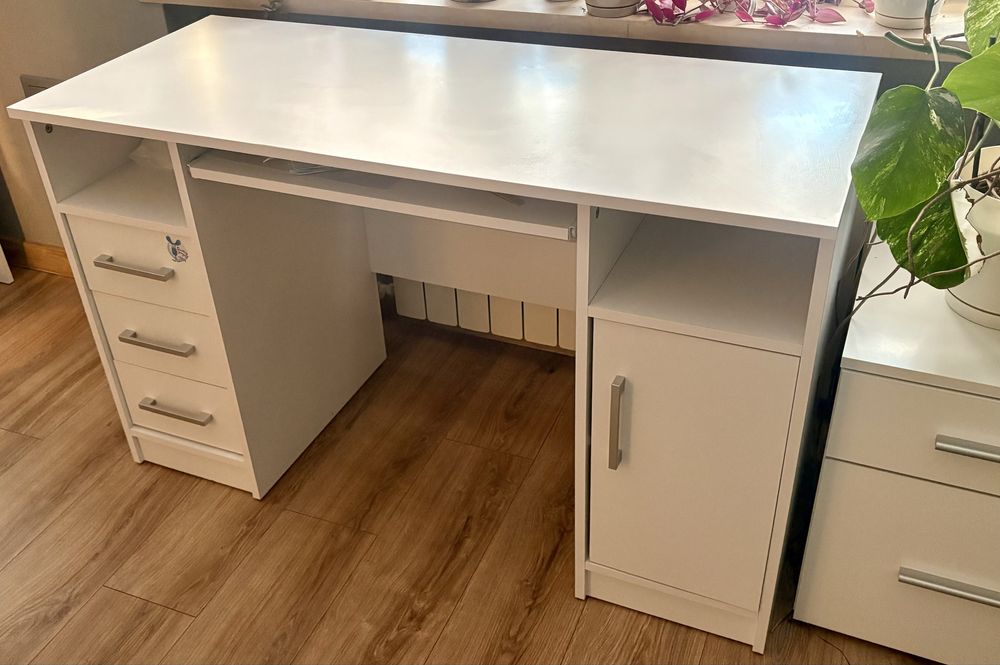 Białe biurko - Odbiór osobisty