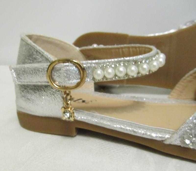 Шикарные праздничные серебристые туфли босоножки с бусинами
