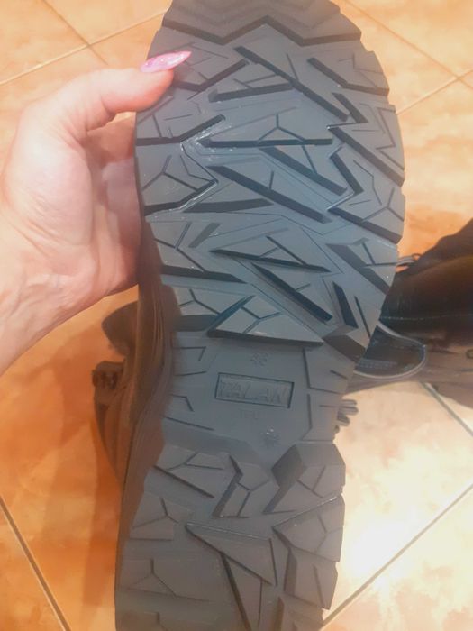 Продам новые кожанные ботинки талан