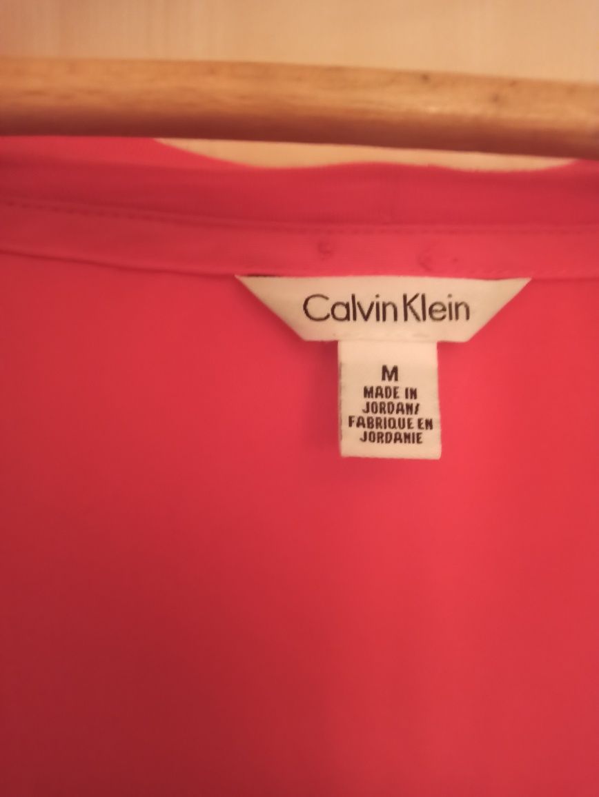 Narzutka Calvin Klein malinowa