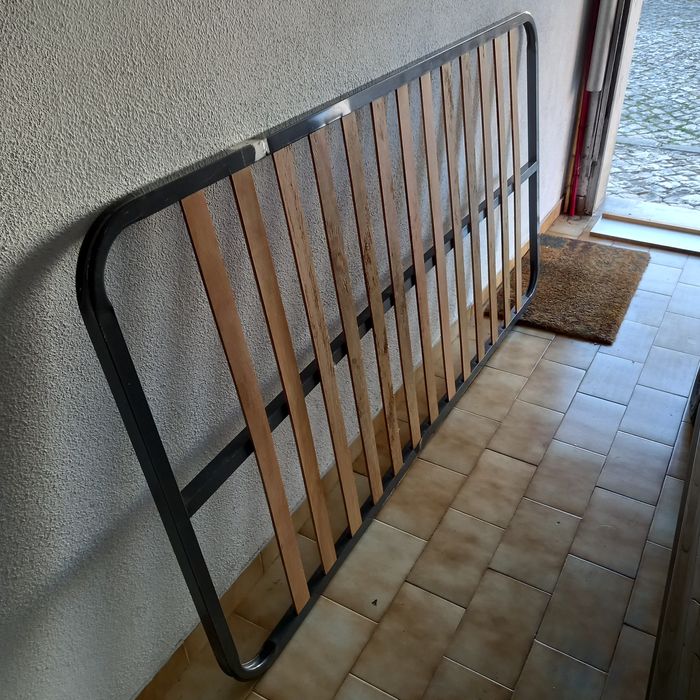 Vendo Estrado de Cama.