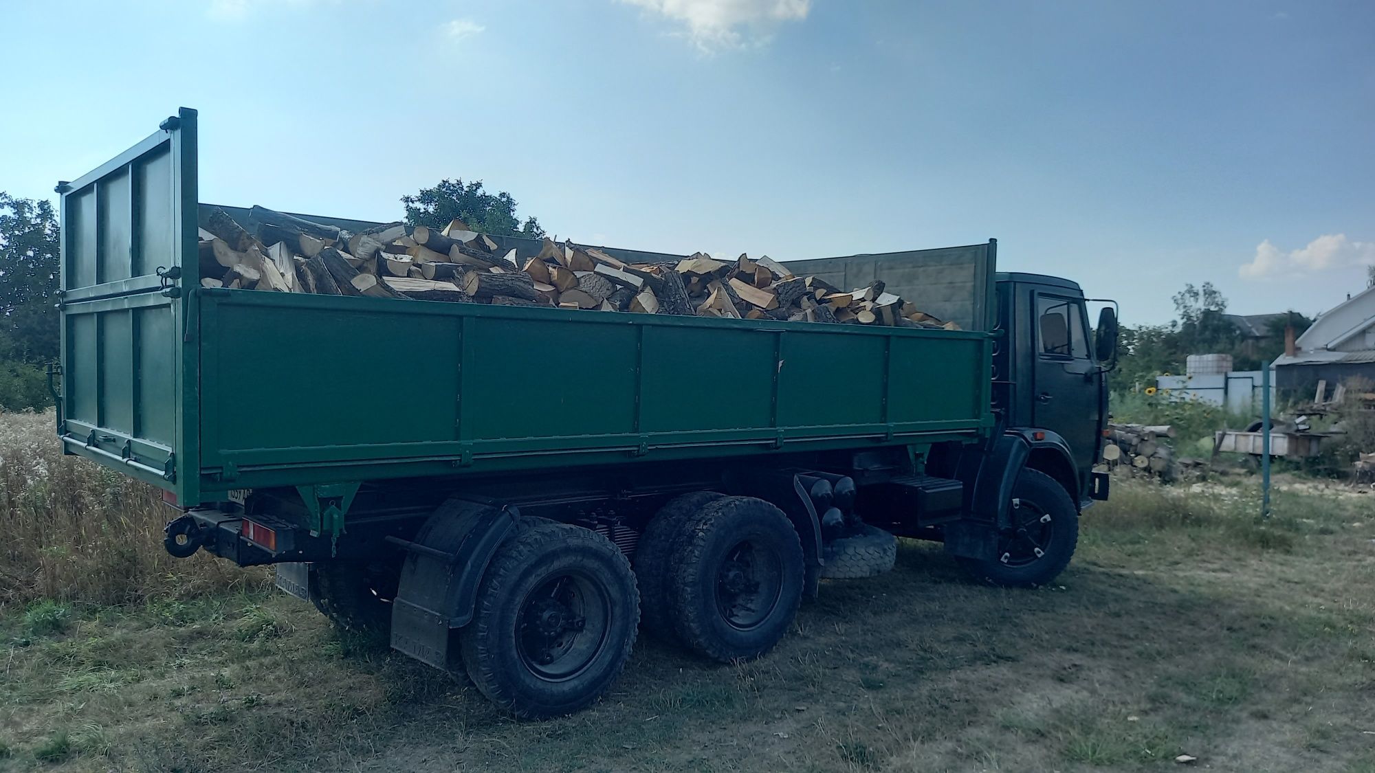 Дрова рубані, та в пачках,кубиками