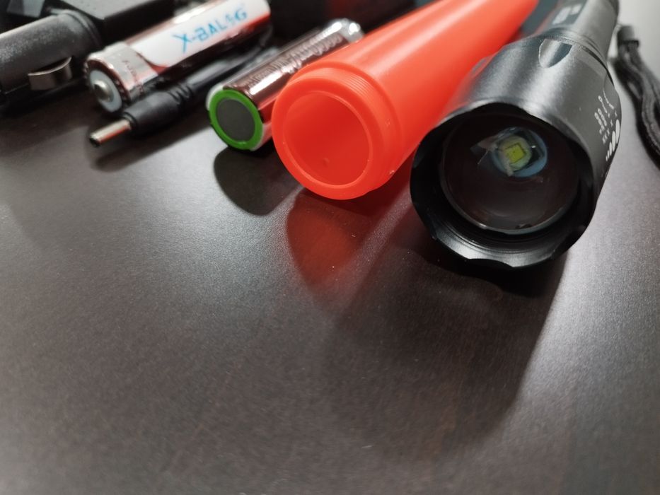 Lanterna de Mão Led 1600lm c/ Zoom