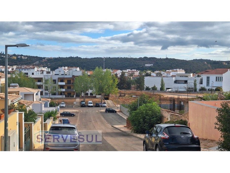 Lote de terreno para construção de moradia, localizado numa urbaniz...