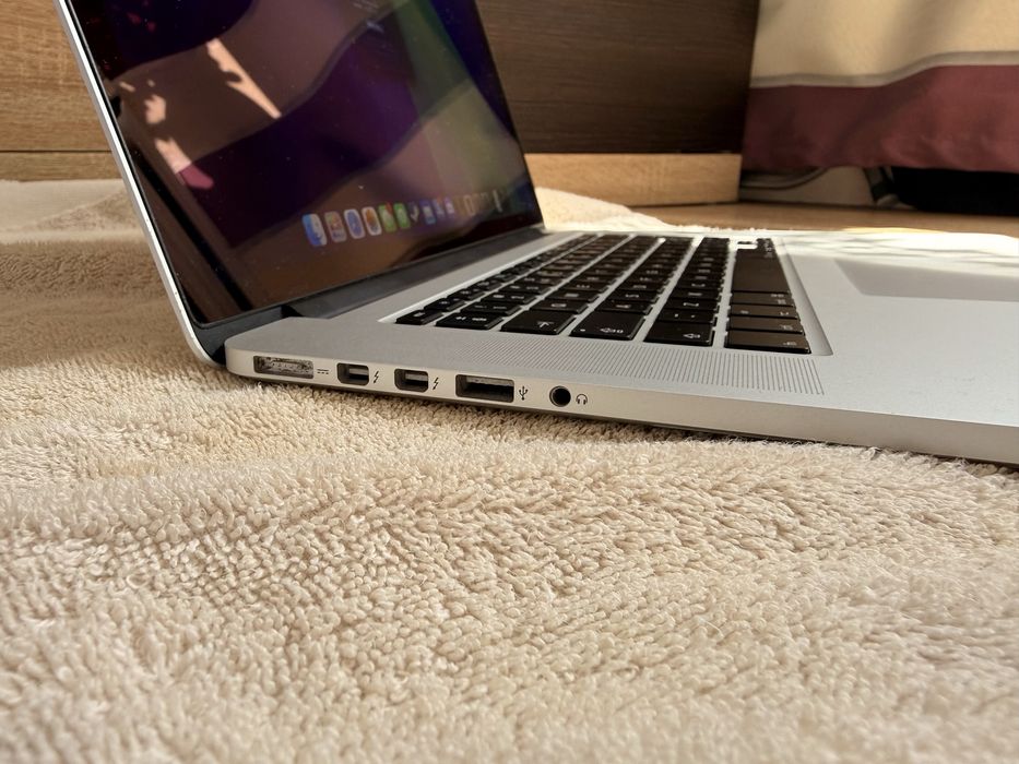 Apple MacBook Pro 15 Mid 2015 i7 AMD R9 M370X 16GB 512GB SSD