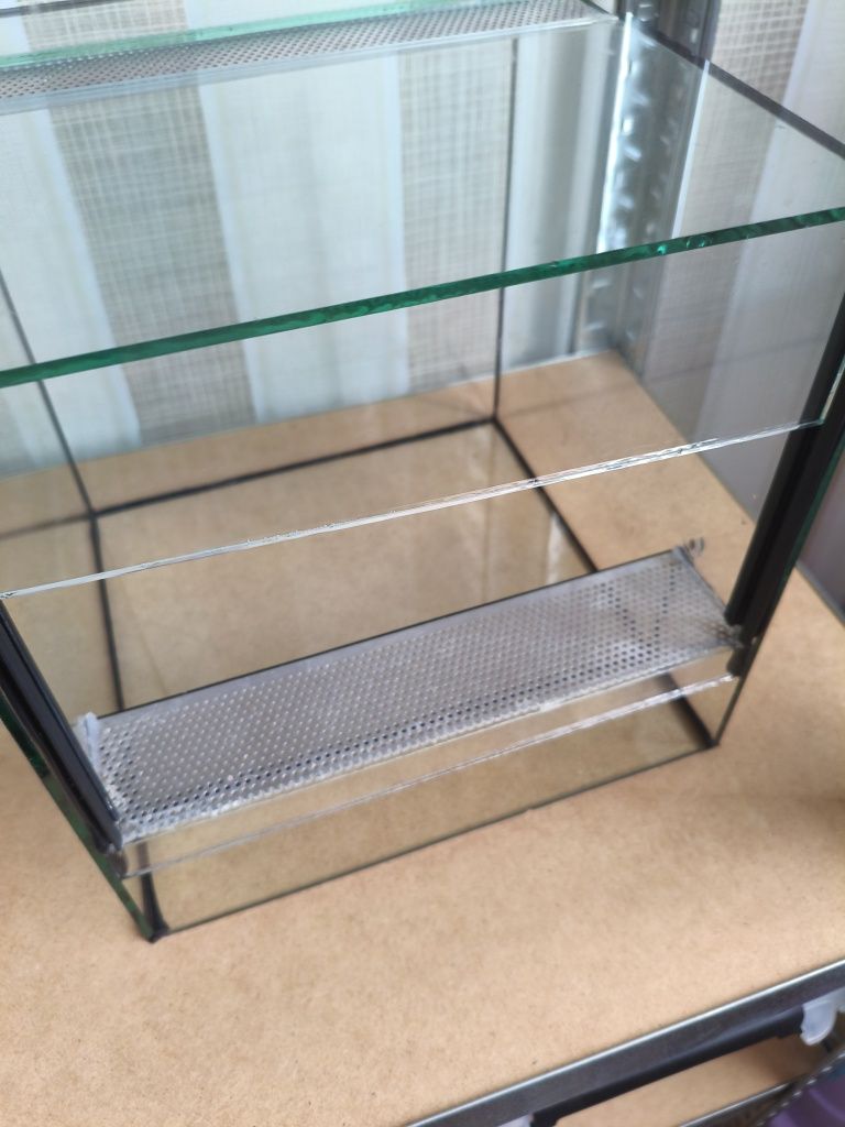 Terrarium szklane 25×25×25 kostka typu gilotyna podwójna wentylacja