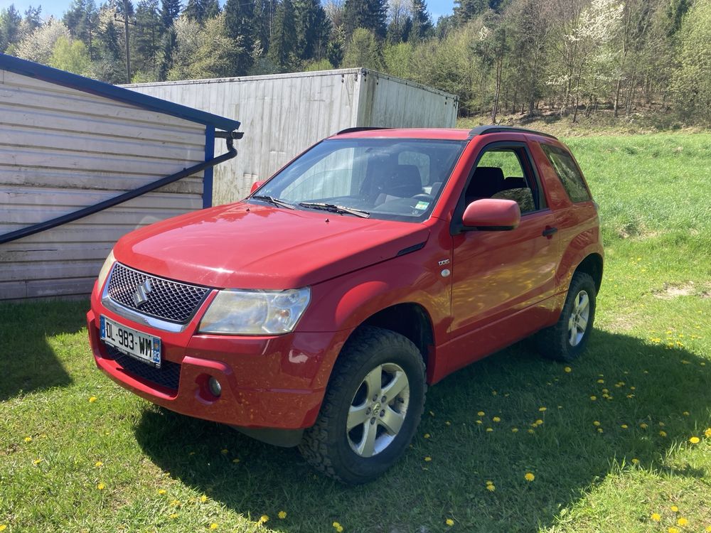 Suzuki grand vitara 1,9 ddis naped 4x4 super stan lift klima pajero