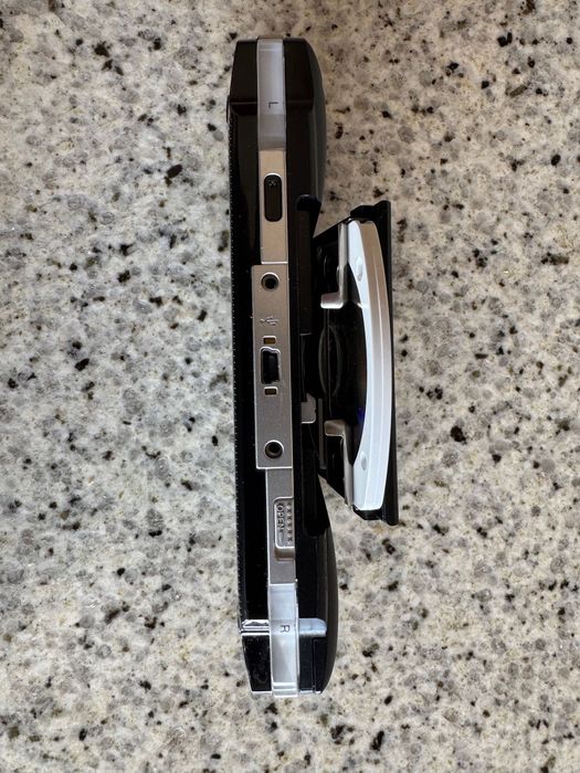 PSP playstation portátil preta + bolsa + carregador + jogo de f 1