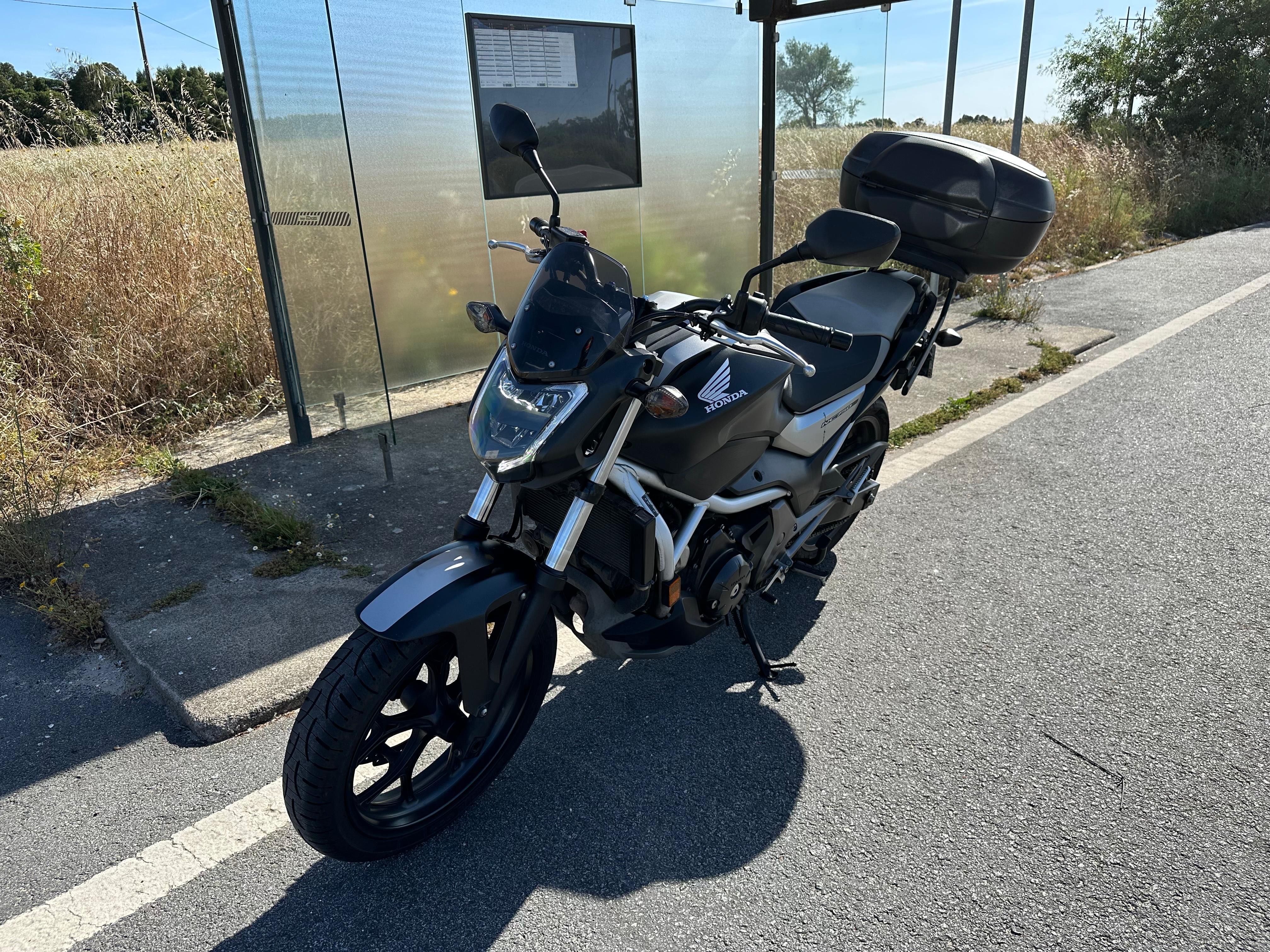 Honda NC750S (ABS) + Top Case SH48 + Capacete Modular Schuberth