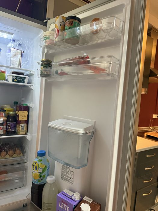 Frigorifico como novo com pequeno dano