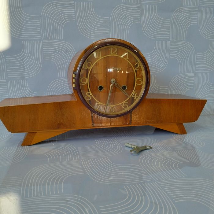 Stary zegar kominkowy