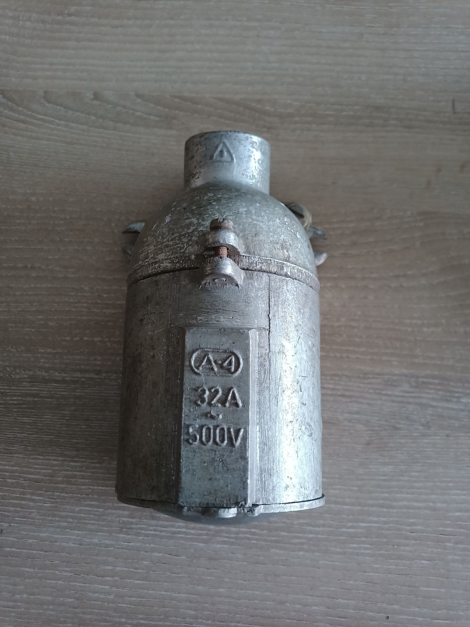 Gniazdo siłowe 32a