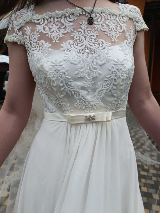 Нова весільна, вечірня сукня з фатою розмір 52, кольору айворі, ніжна.