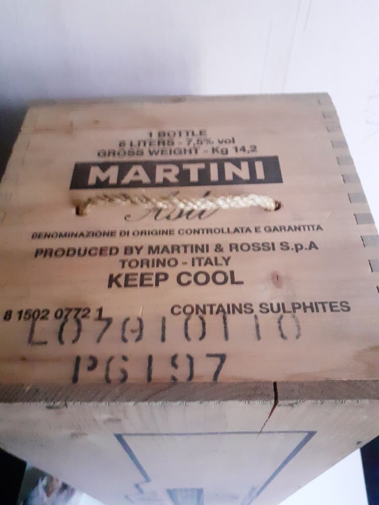 Бутылка с ящиком Martini Asti 6л. Нарды ручная работа.