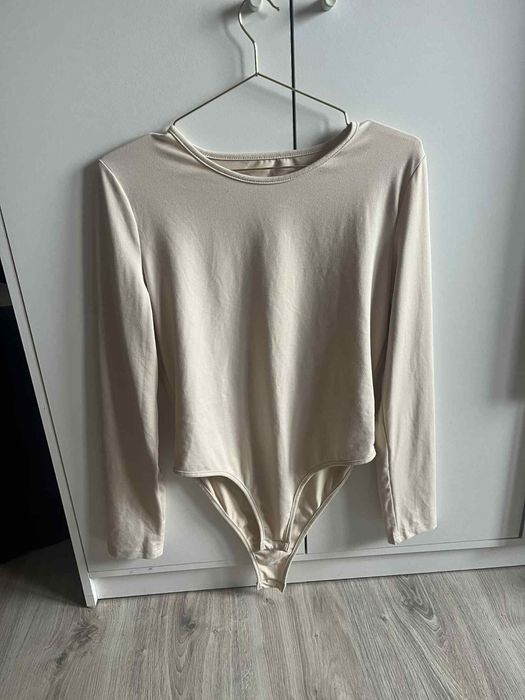 Obcisle kremowe body