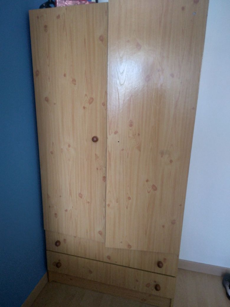 Cama crianca com roupeiro