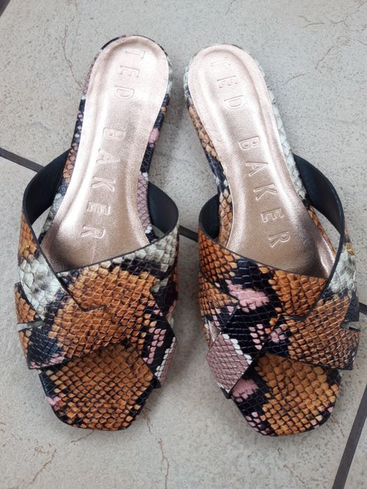 Klapki skórzane wzór wąż roz.38 Ted Baker