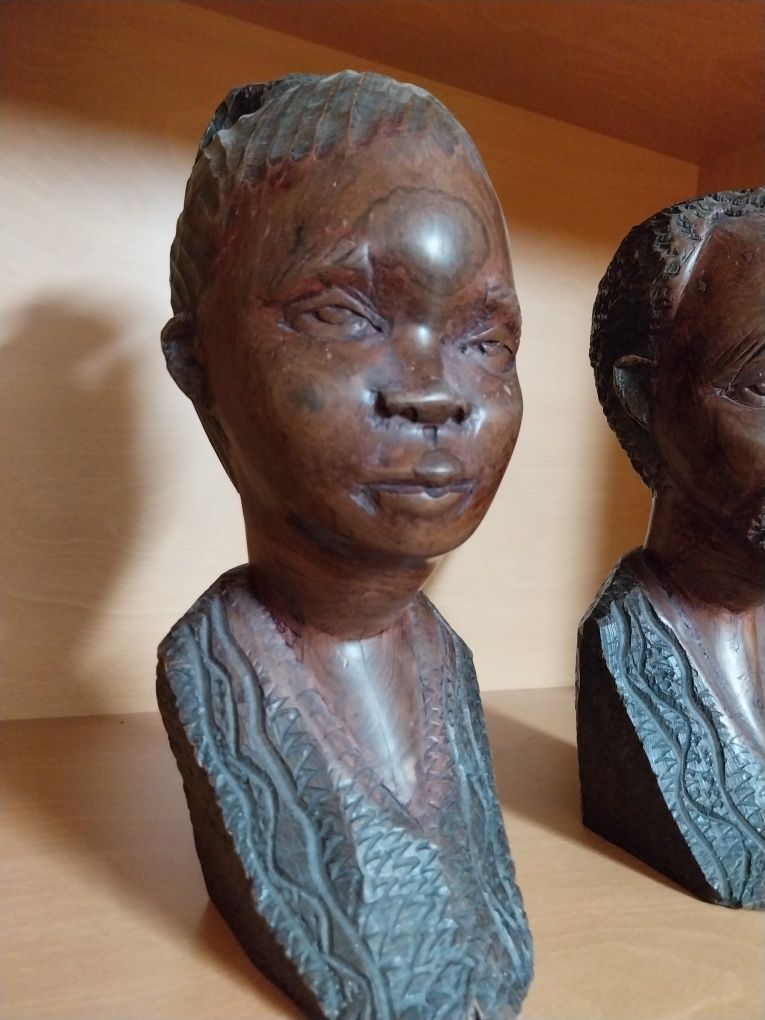 Busto de homem e mulher africana