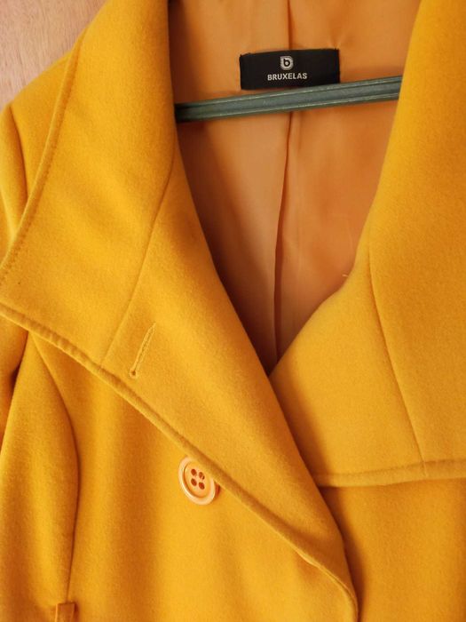 Casaco cor mostarda como novo