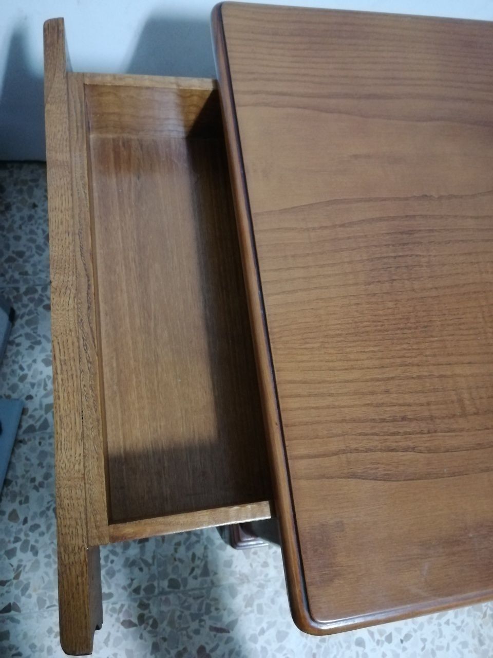 Mesa madeira de castanho