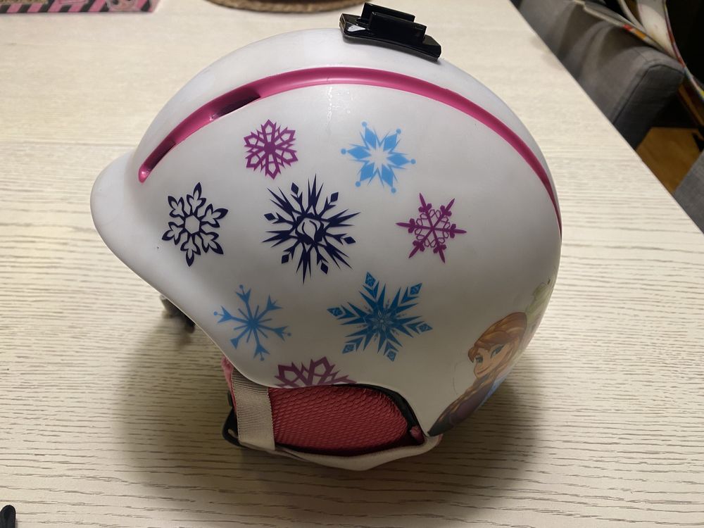 Kask Kraina lodu, rękawiczki Rossignol, Google Bilzzard