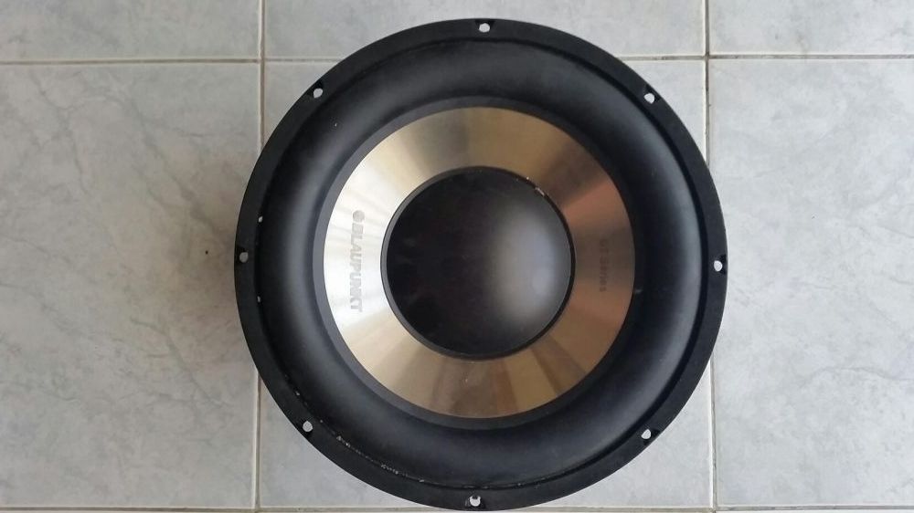 Subwoofer Blaupunkt "ler o anúncio"