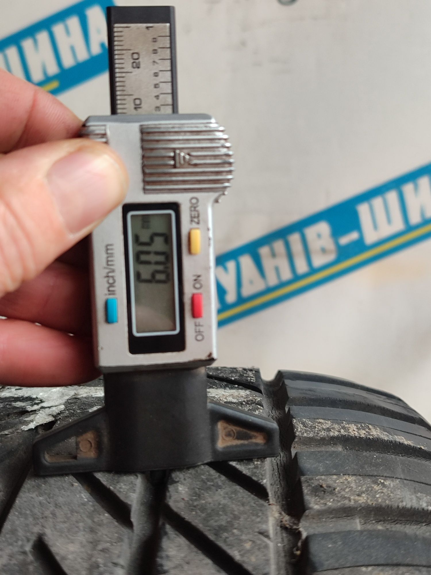 Шини goodyear 235/60 r18 . 19-й рік