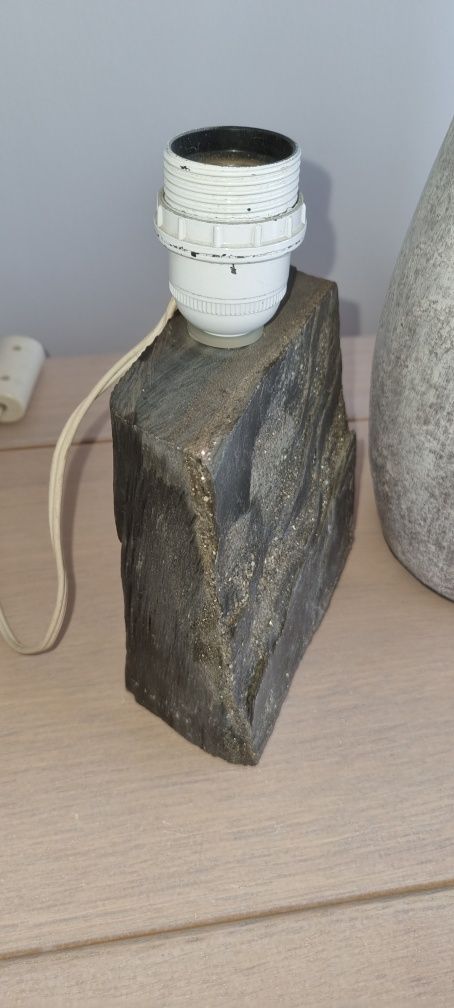 Lampa z kamienia