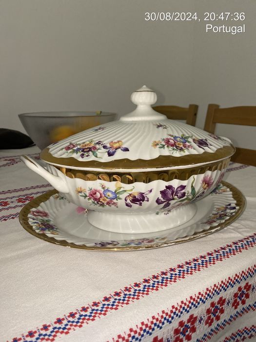 Terrina em porcelana