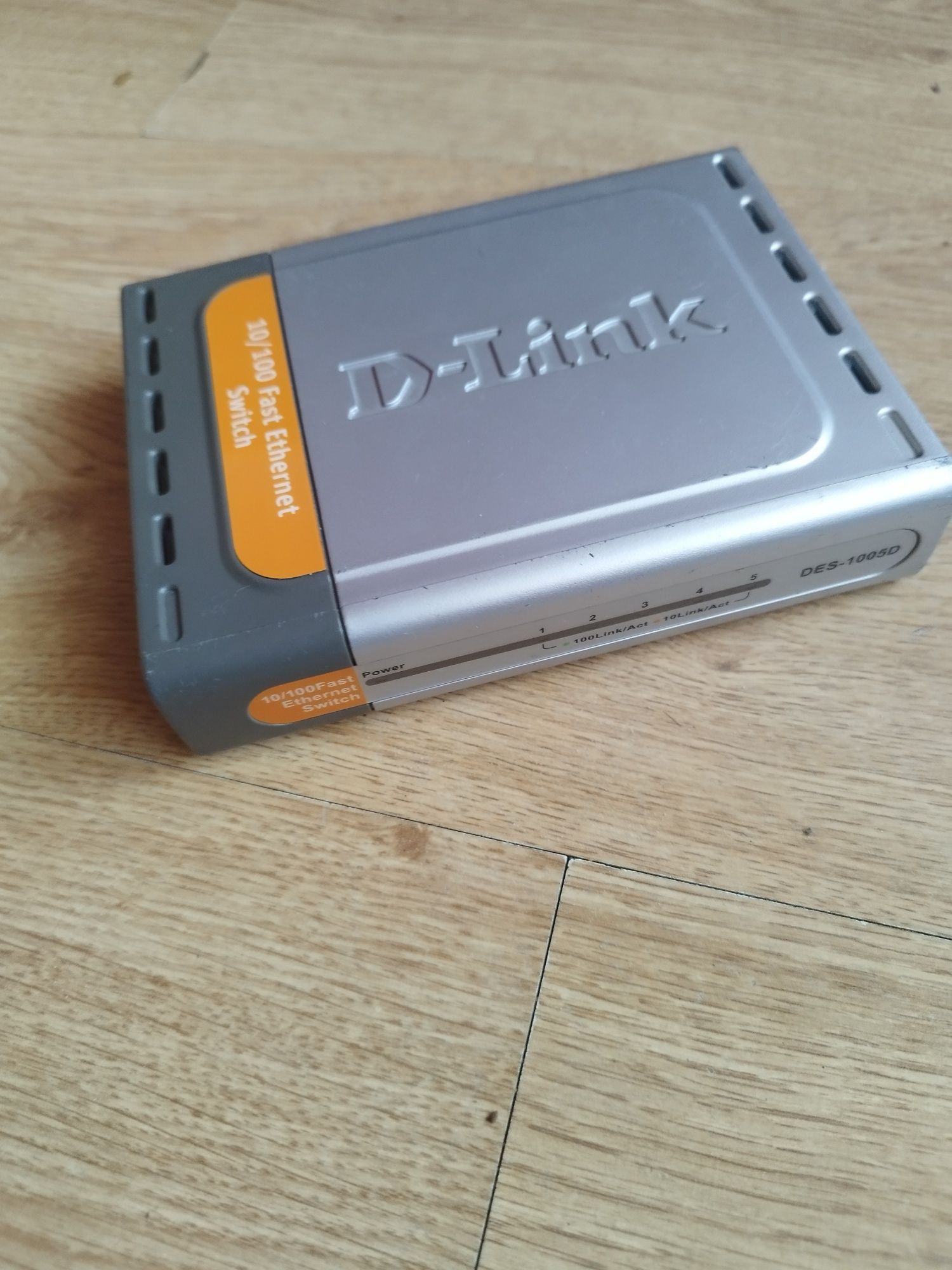 SWITCH D-LINK DES-1005D 5-portowy + zasilacz