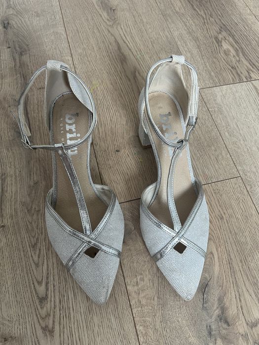 Buty ślubne srebrne brilu