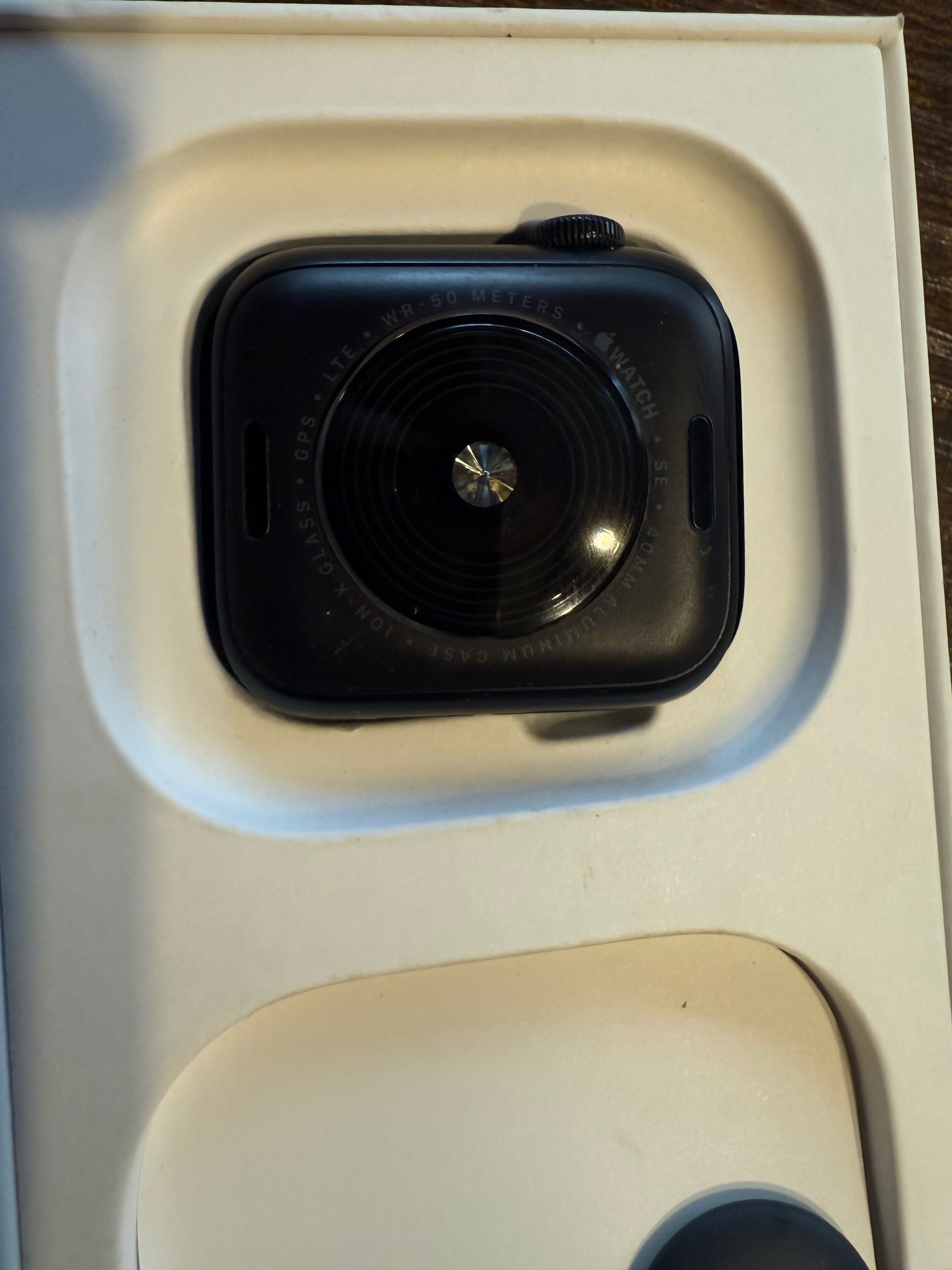 Apple Watch SE 2. 40MM