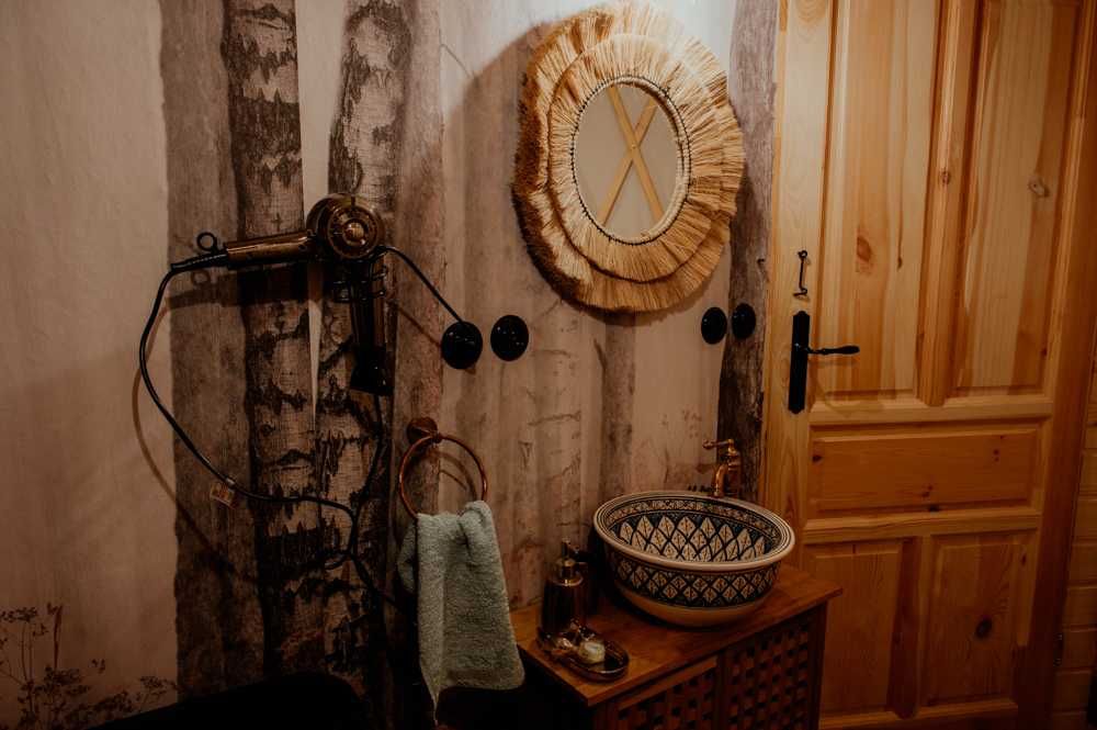 Jurta Szary Wilk z prywatnym jacuzzi i leśnym spa-Dzikolas glamping
