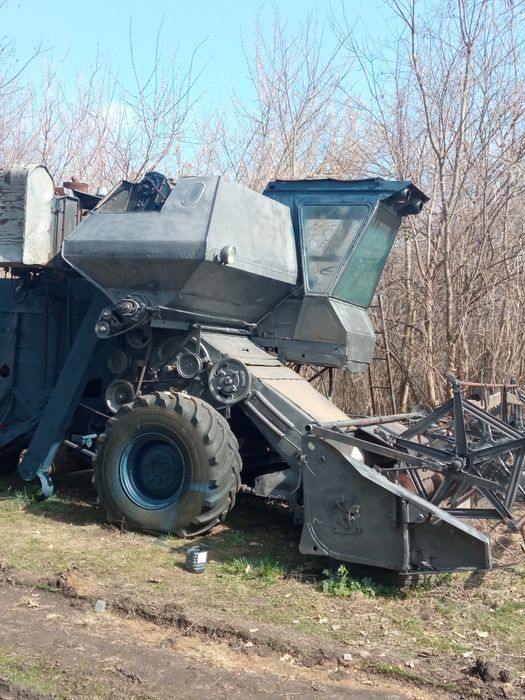 Комбайн Нива ск5.