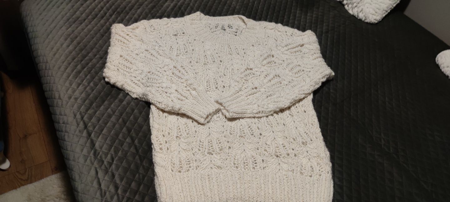 Ręcznie robiony sweterek