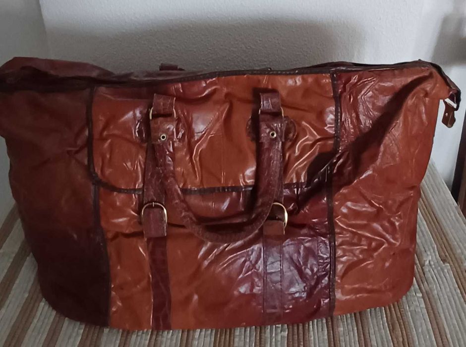 Saco de viagem castanho em pele