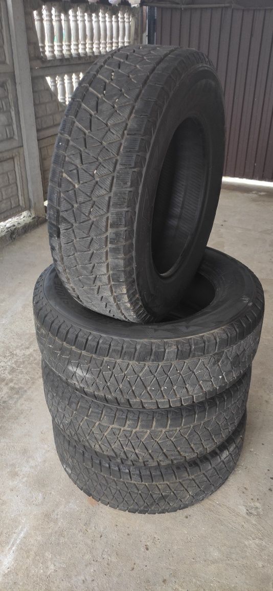 Bridgestone blizzak DM-V2 245/65/17