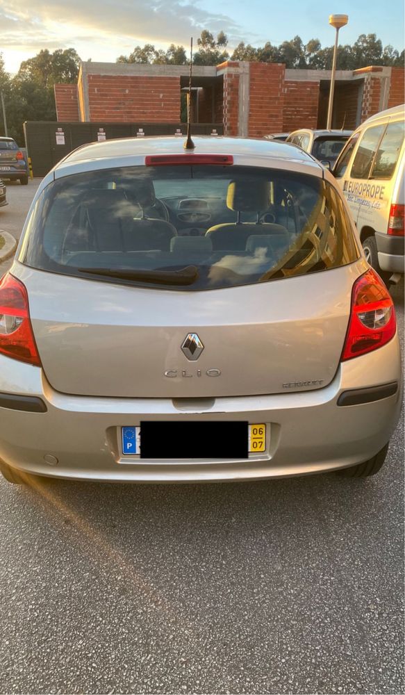 Renault Clio 1.5 dCi 2006 - Diesel, Económico e Confortável