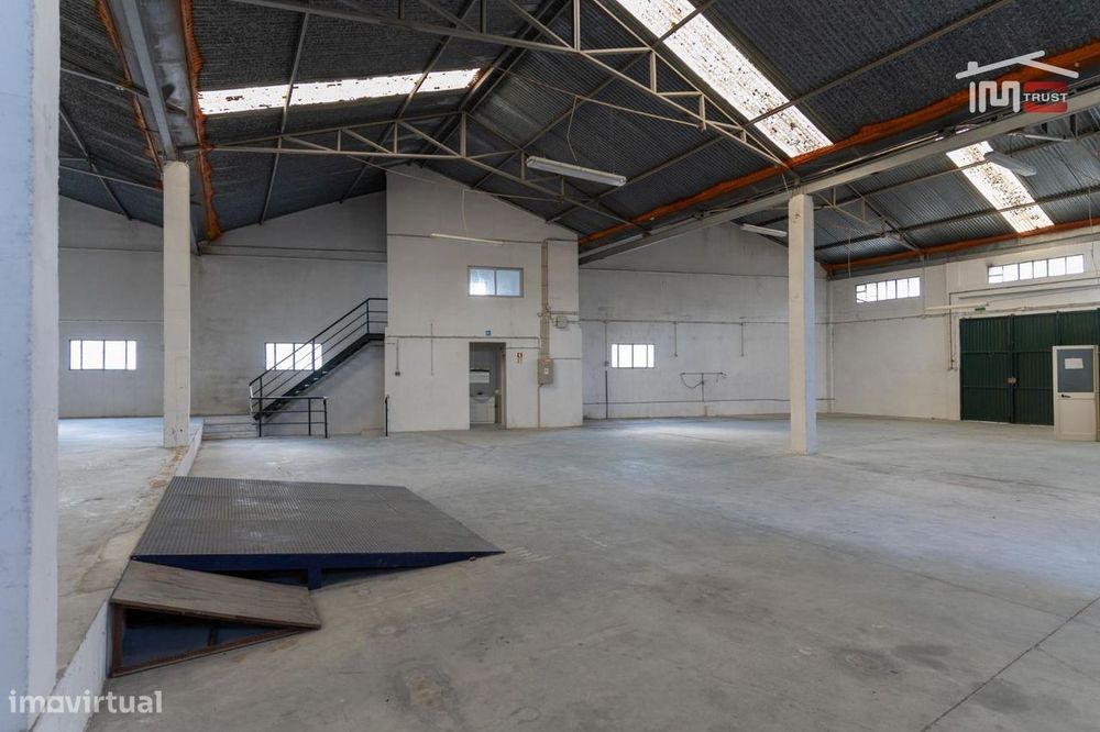 Armazém para Arrendamento - Ourém