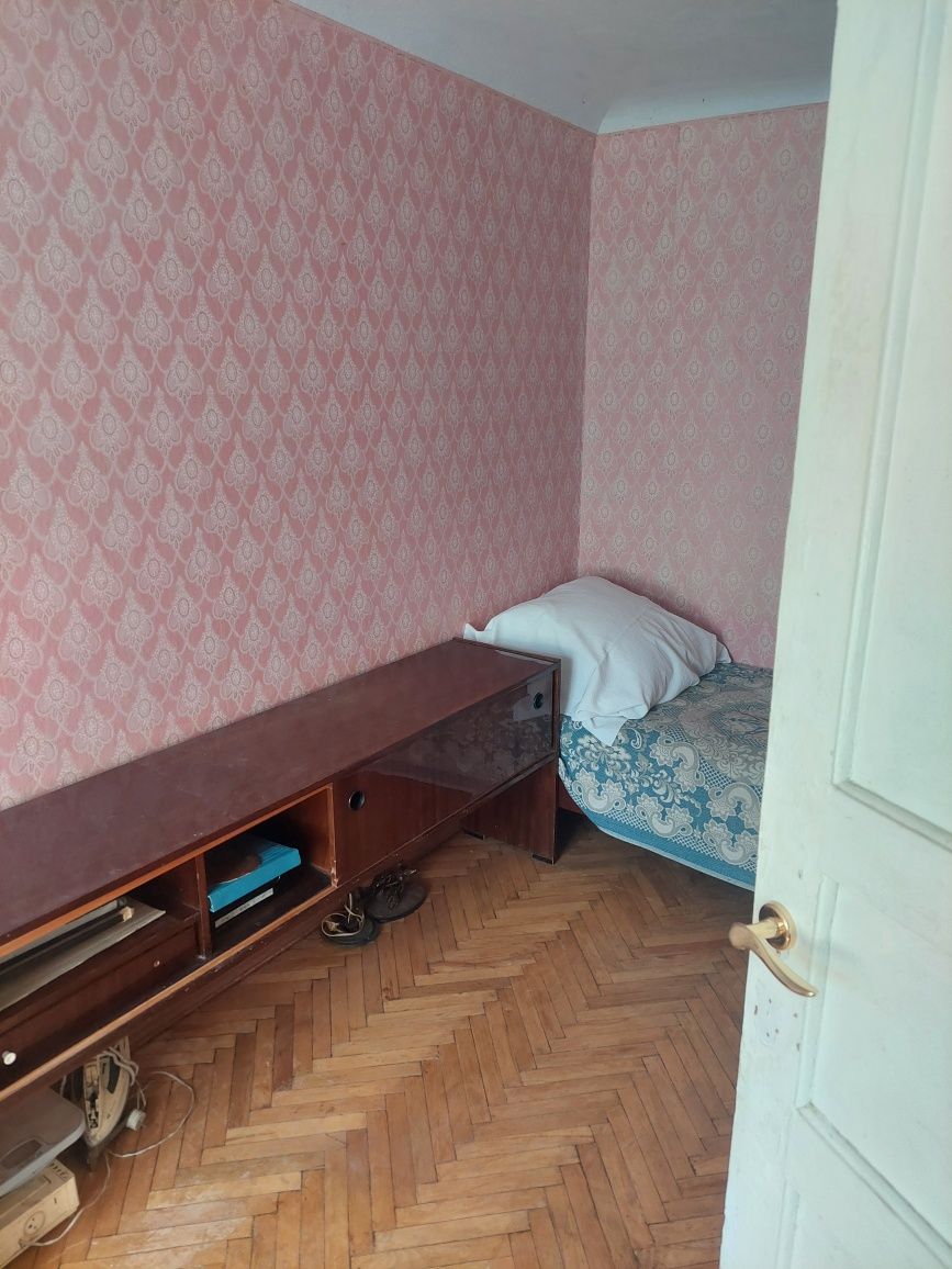 Продаю 3х комнатную квартиру ( Бугский Бульвар).
