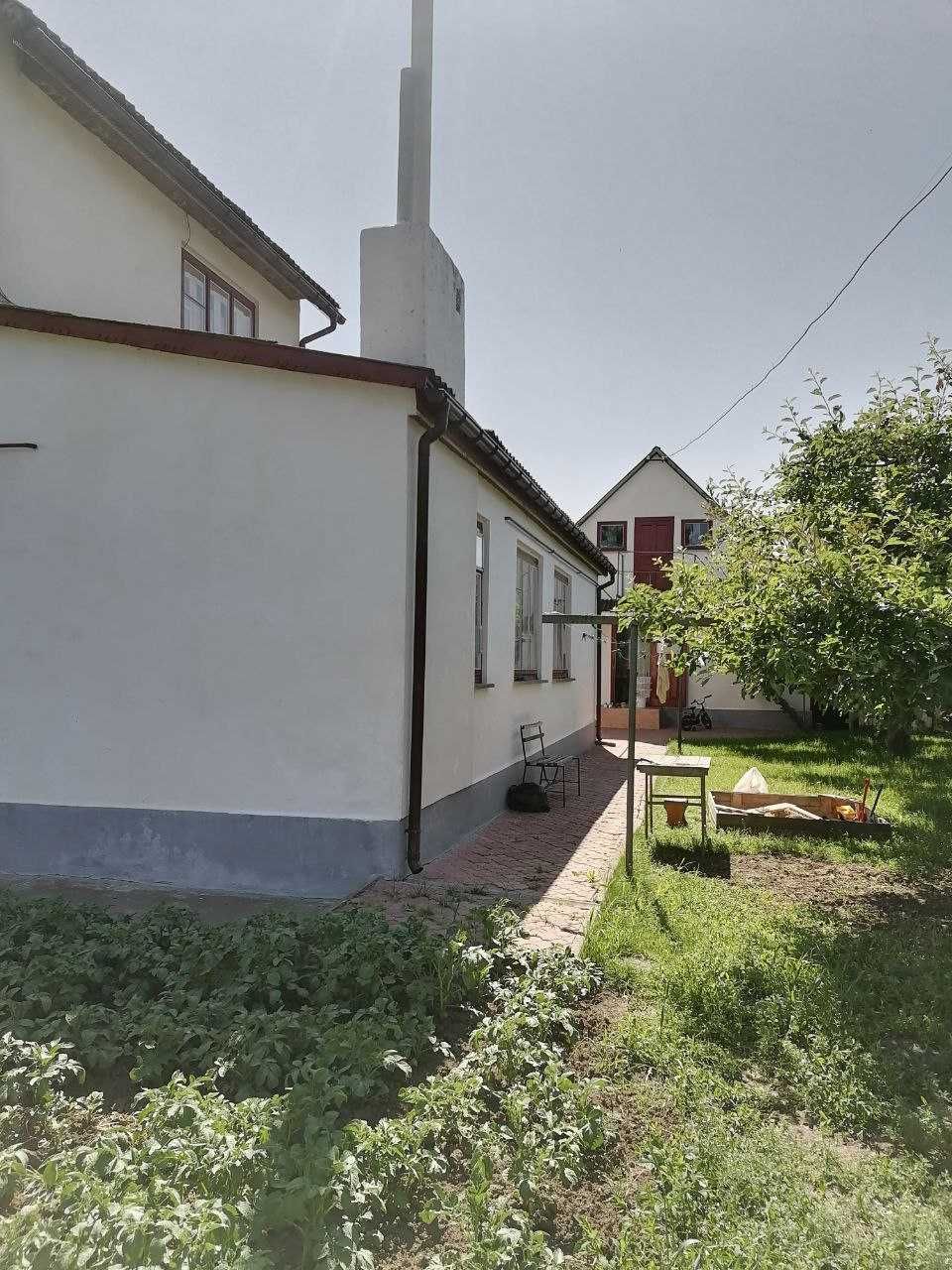 Двохповерховий будинок в місті Жашків