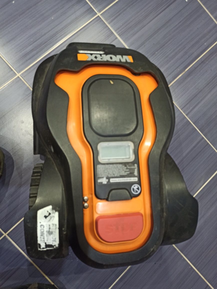 Robot koszący Worx WG799E
