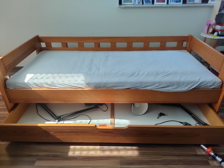 Łóżko drewniane z materacem 80x180