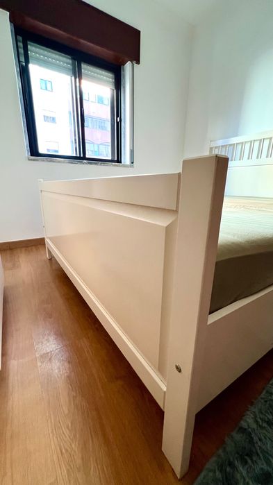Cama de casal IKEA